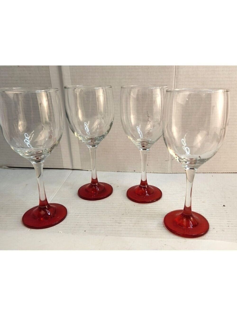 Set Of 2 Clear Wine Glasses Red Base